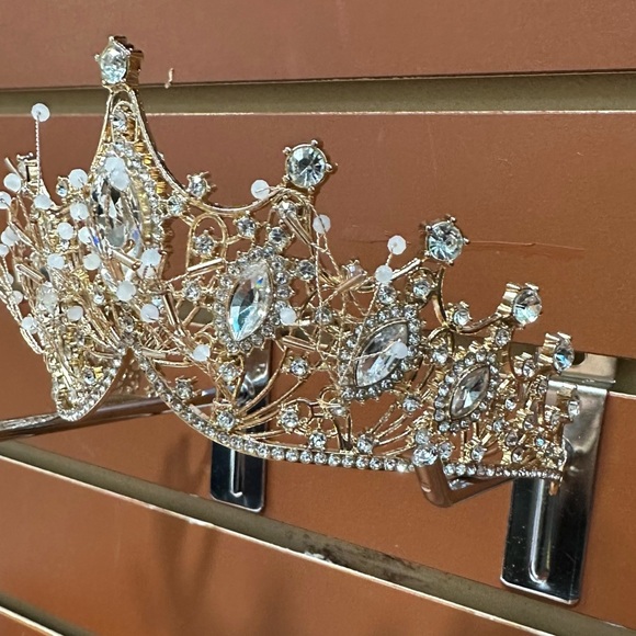 Elegant Gold Tiara with Crystal Accents - Picture 3 of 6